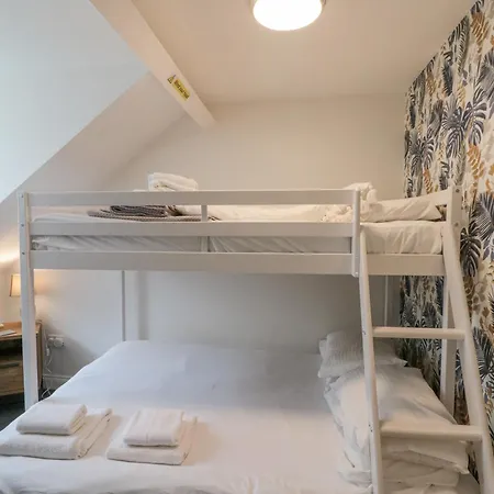 Daire Ellerby Lane House