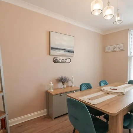 Daire Ellerby Lane House *